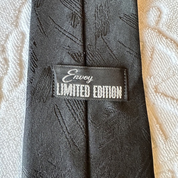 Elegant Black Textured‎ Men's Tie - Picture 3 of 6